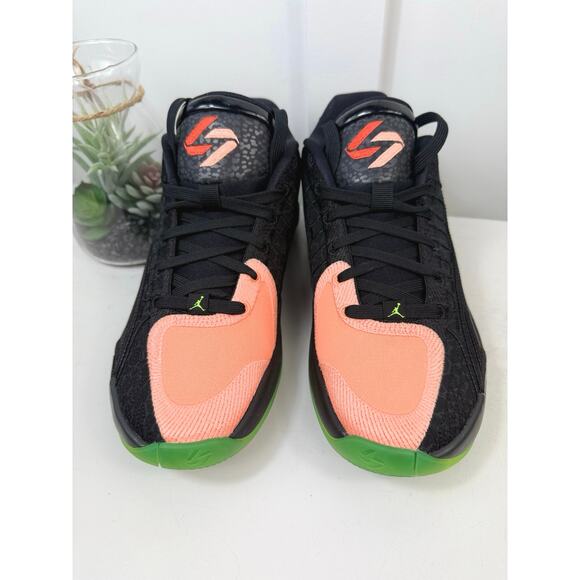 Boys/Mens NWTs Air Jordan Shoes Size 8 main image 6